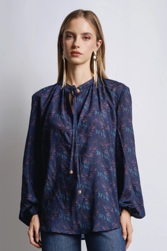 ΜΠΛΟΥΖΑ ΜΕ ΜΟΤΙΒΟ