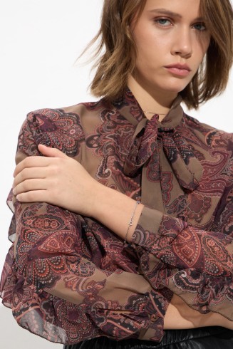 ΠΟΥΚΑΜΙΣΟ ΕΜΠΡΙΜΕ ΜΕ ΒΟΛΑΝ 