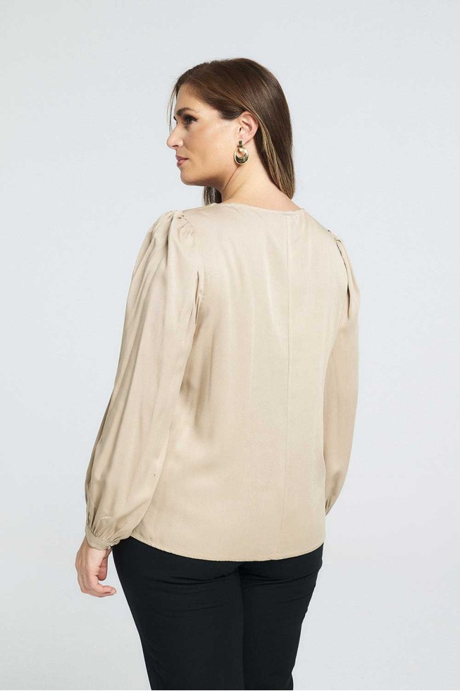 ΠΟΥΚΑΜΙΣΟ PLUS SIZE 