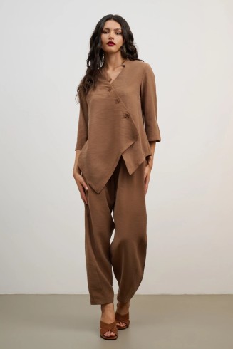  ΣΕΤ ΜΕ ΑΣΥΜΜΕΤΡΗ ΜΠΛΟΥΖΑ ΚΑΙ ΠΑΝΤΕΛΟΝΙ