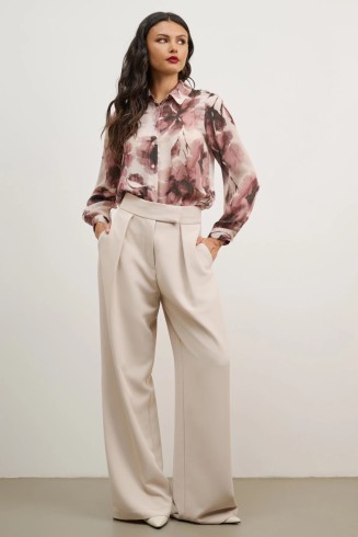 ΡΙΧΤΟ ΠΑΝΤΕΛΟΝΙ ΜΕ ΠΙΕΤΕΣ 